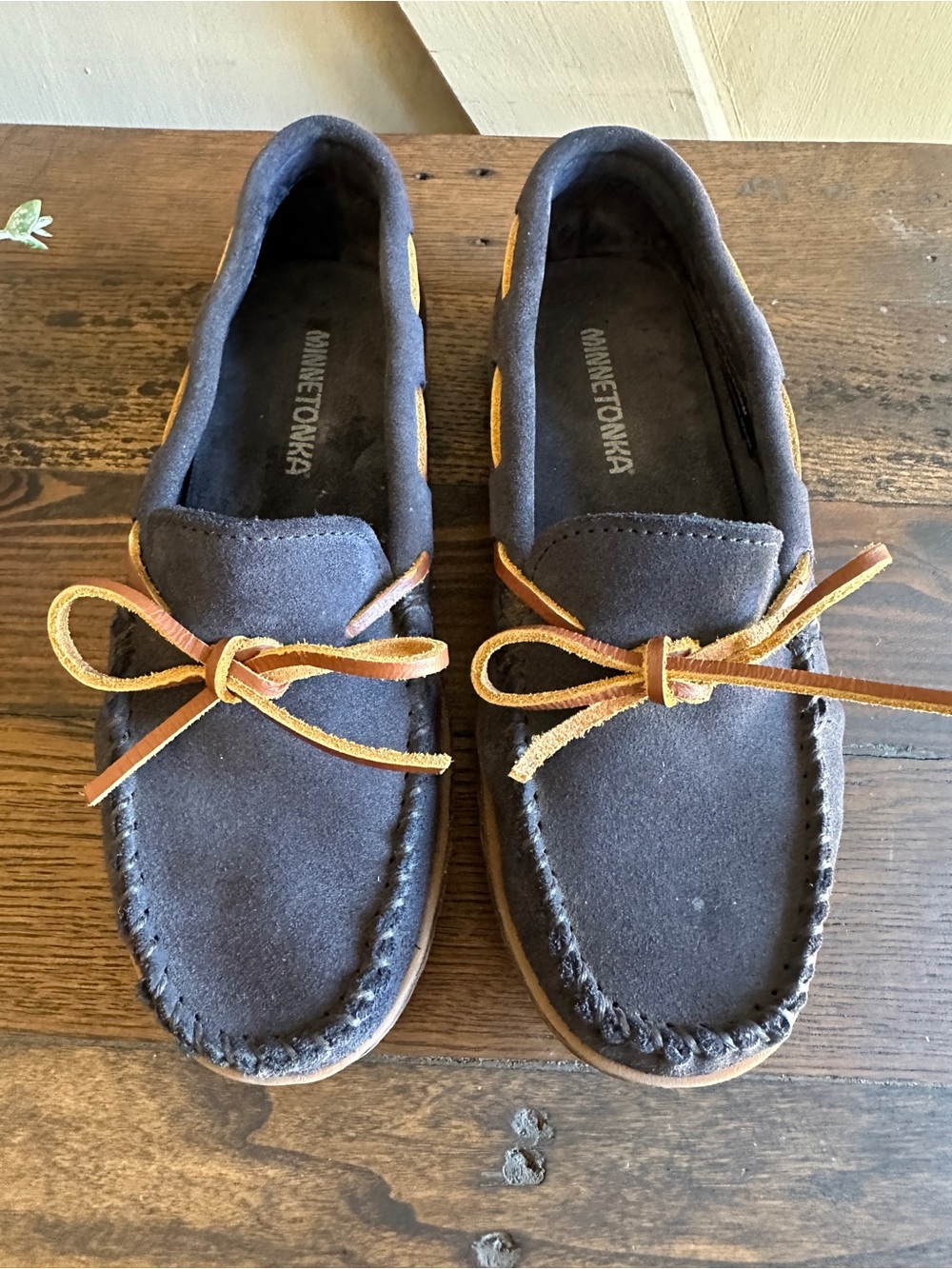 Minnetonka Tie Tread Navy Suede Moccasins Women’s Size 6